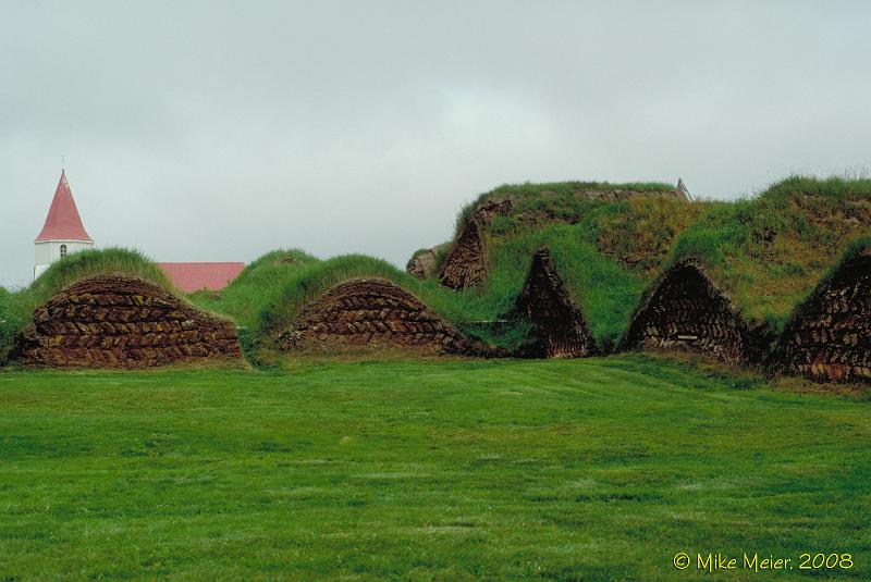 Iceland-1998-56.jpg - The resotred farm at Glaumbær