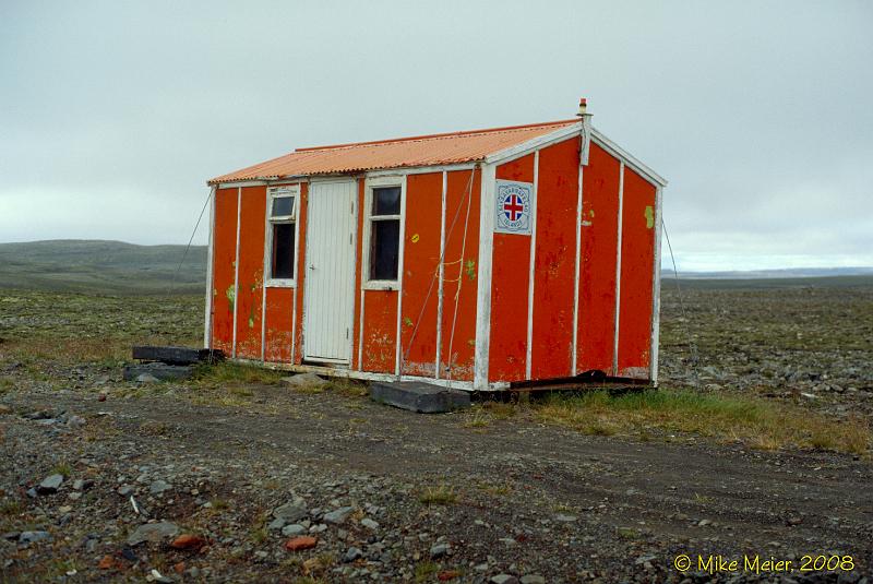 Iceland-1998-59.jpg - An emergency shelter at Steingrimsfiarðarheiði