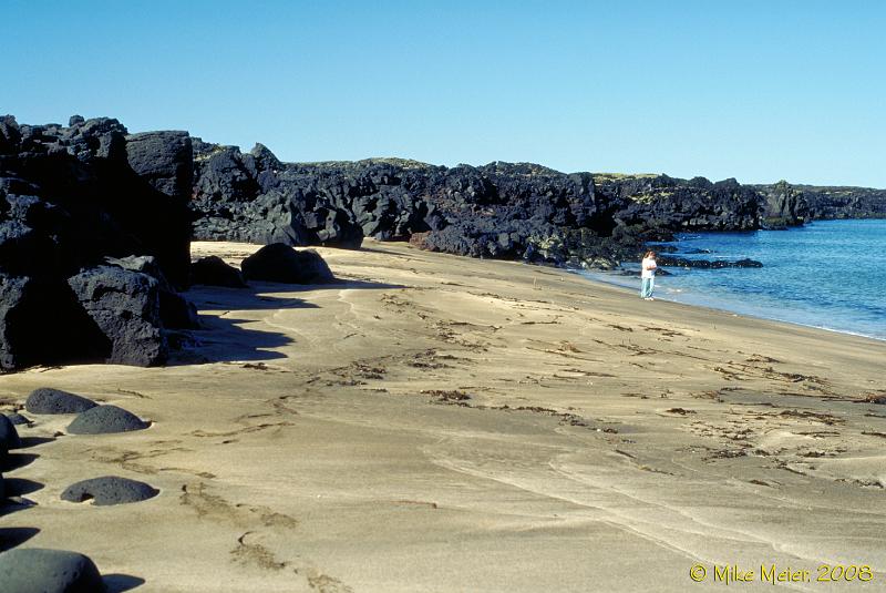 Iceland-1998-66.jpg - The beach at Neshraun.  The lava is from the nearby volcano, which is covered by Snæfellsnesjökull (glacier)