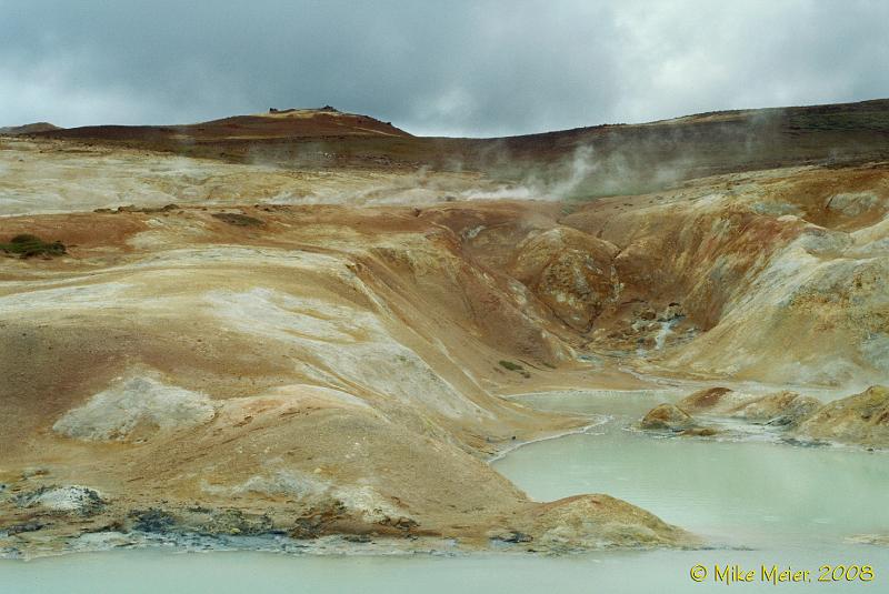 Iceland-1998-50.jpg - Boiling mud at the Krafla volcano, near the Kröflustöð geothermal plant
