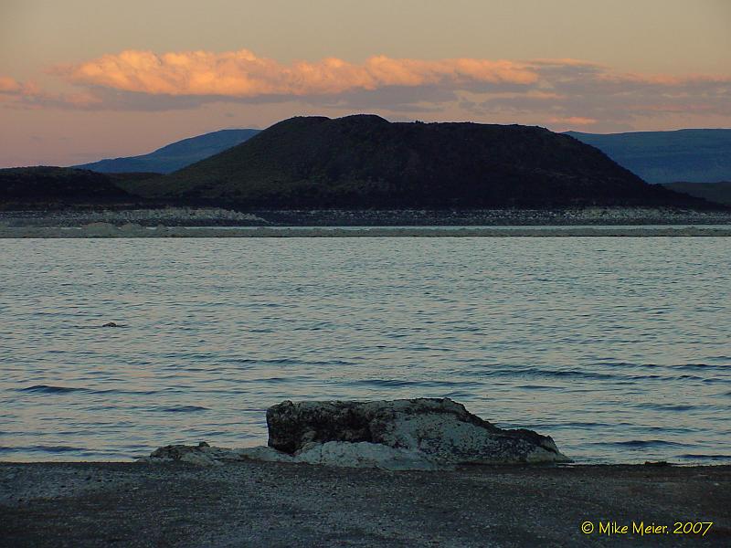 MonoLake-2003-01.jpg - Negit Island, from Black Point Beach