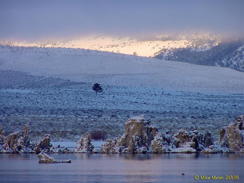 MonoLake-2004-06.jpg - Mono Lake Fresh Snow Sunrise