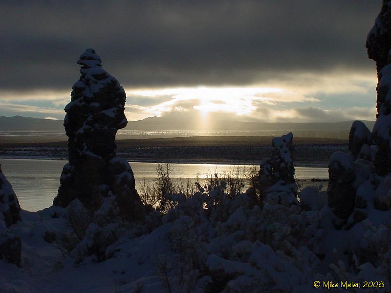 MonoLake-2004-10.jpg - Mono Lake Fresh Snow Sunrise